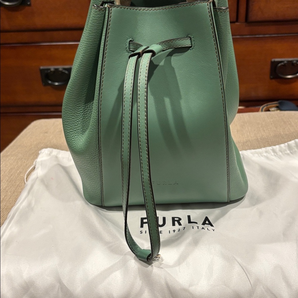Furla Miastella Bucket leather bag
It’s the bigger size, can fit a lot!